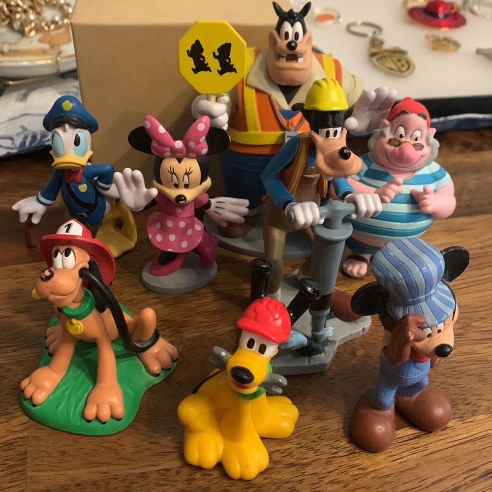 Disney Characters Bundle - Picture 9 of 9